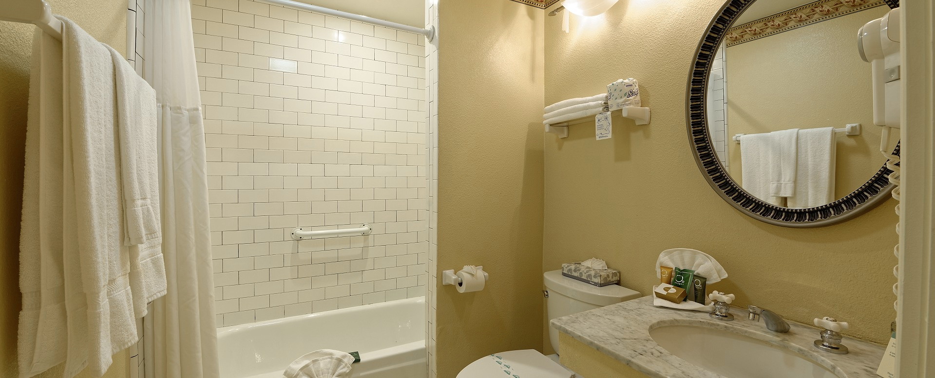 Gaslamp Plaza Suites San Diego - guest bathroom